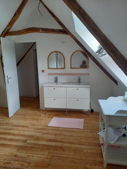 Maison, Calme Avec Cheminee. Botmeur エクステリア 写真