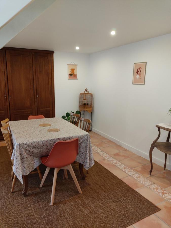 Maison, Calme Avec Cheminee. Botmeur エクステリア 写真
